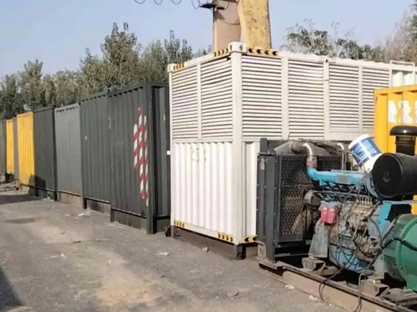 阜沙镇200KW柴油发电机机组每小时油耗是多少？